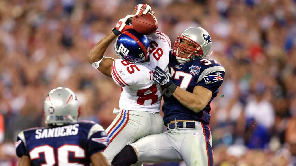 David Tyree makes his infamous helmet catch over Patriots defenders in the Super Bowl