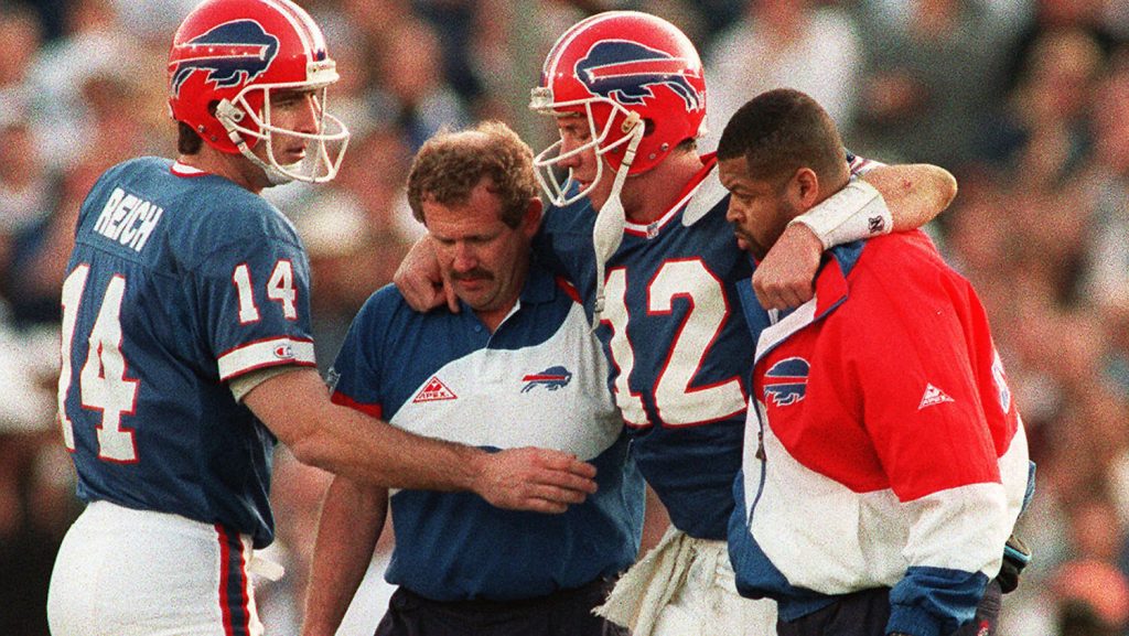 Frank Reich steps in for the Bills as Jim Kelly is aided off the field with an injury